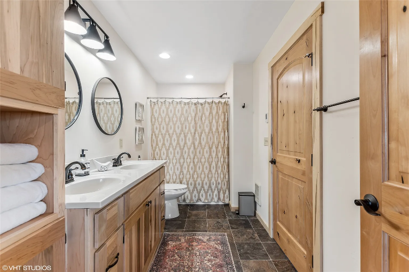 232 Kokanee Dr - Photo 3 of 20