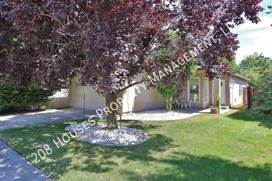 9874 W Sleepy Hollow Ln - Photo 2 of 24