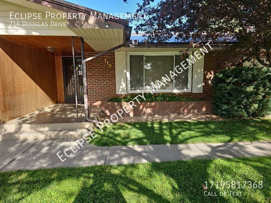 716 Douglas Dr - Photo 2 of 43