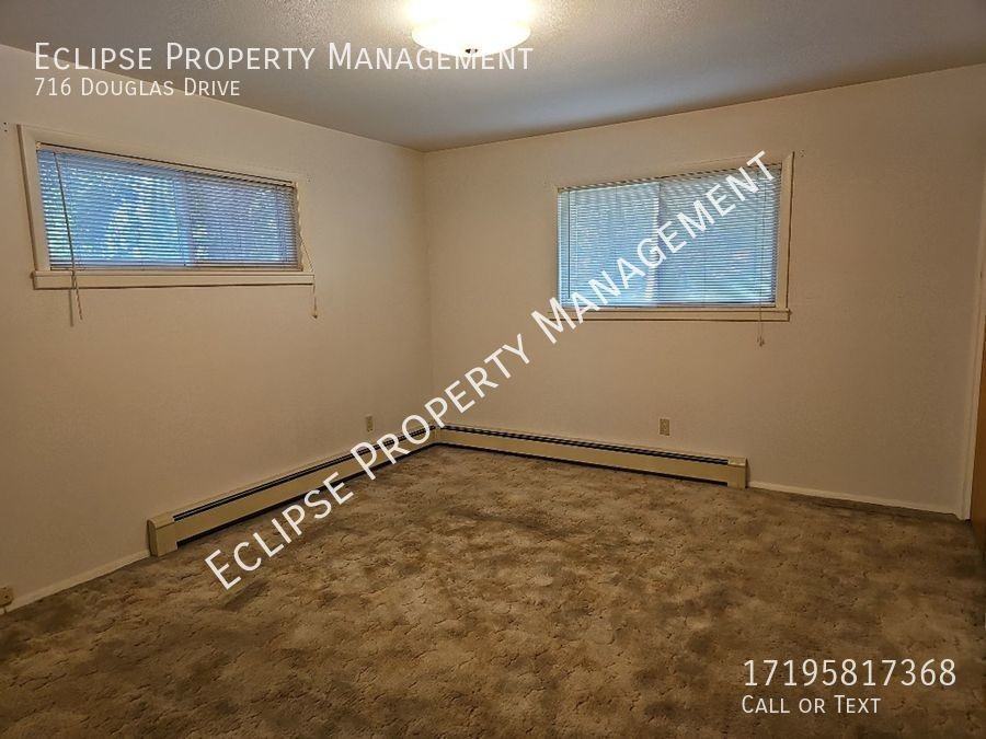 716 Douglas Dr - Photo 3 of 43