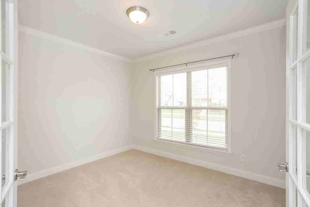 110 Wynfield Blvd - Photo 4 of 50