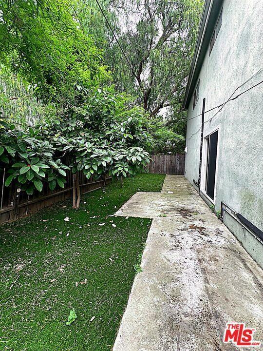 25100 Frampton Ave - Photo 2 of 7