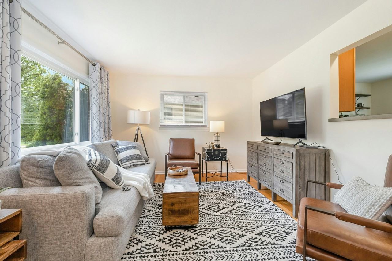 621 Susan Drive - Photo 2 of 29