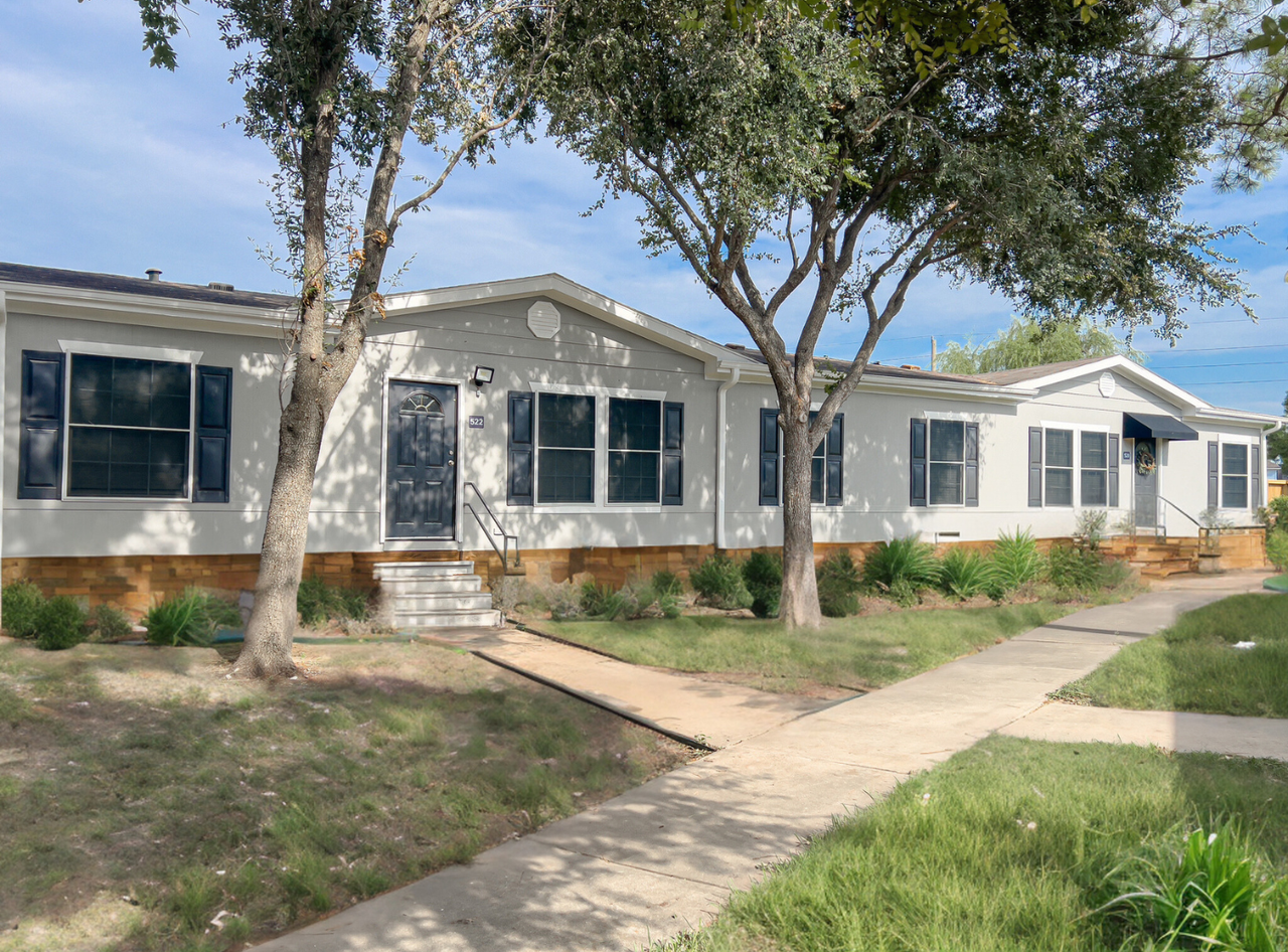 Waterstone Place Apartments - Photo 3 of 12