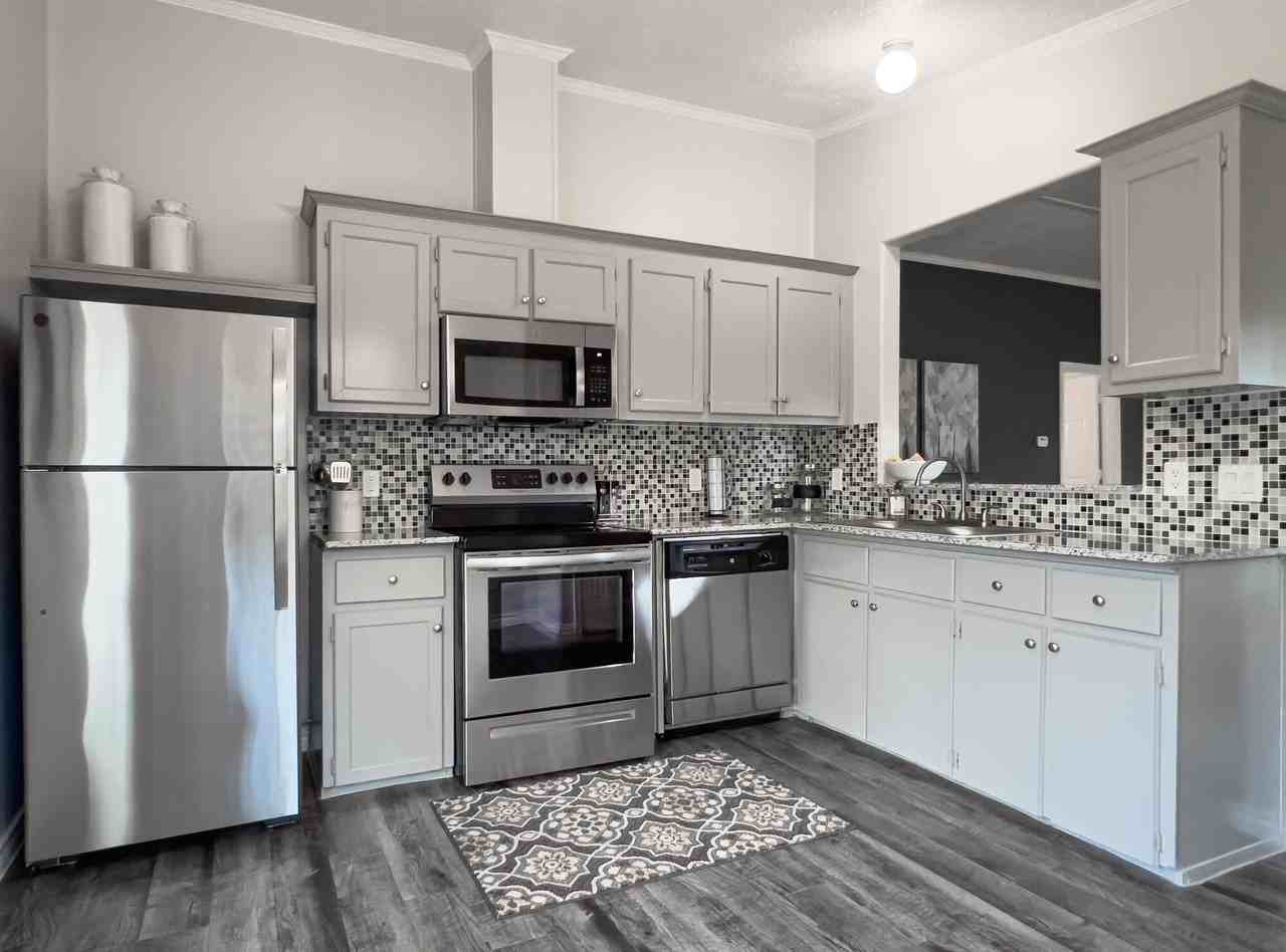 Waterstone Place Apartments - Photo 7 of 12