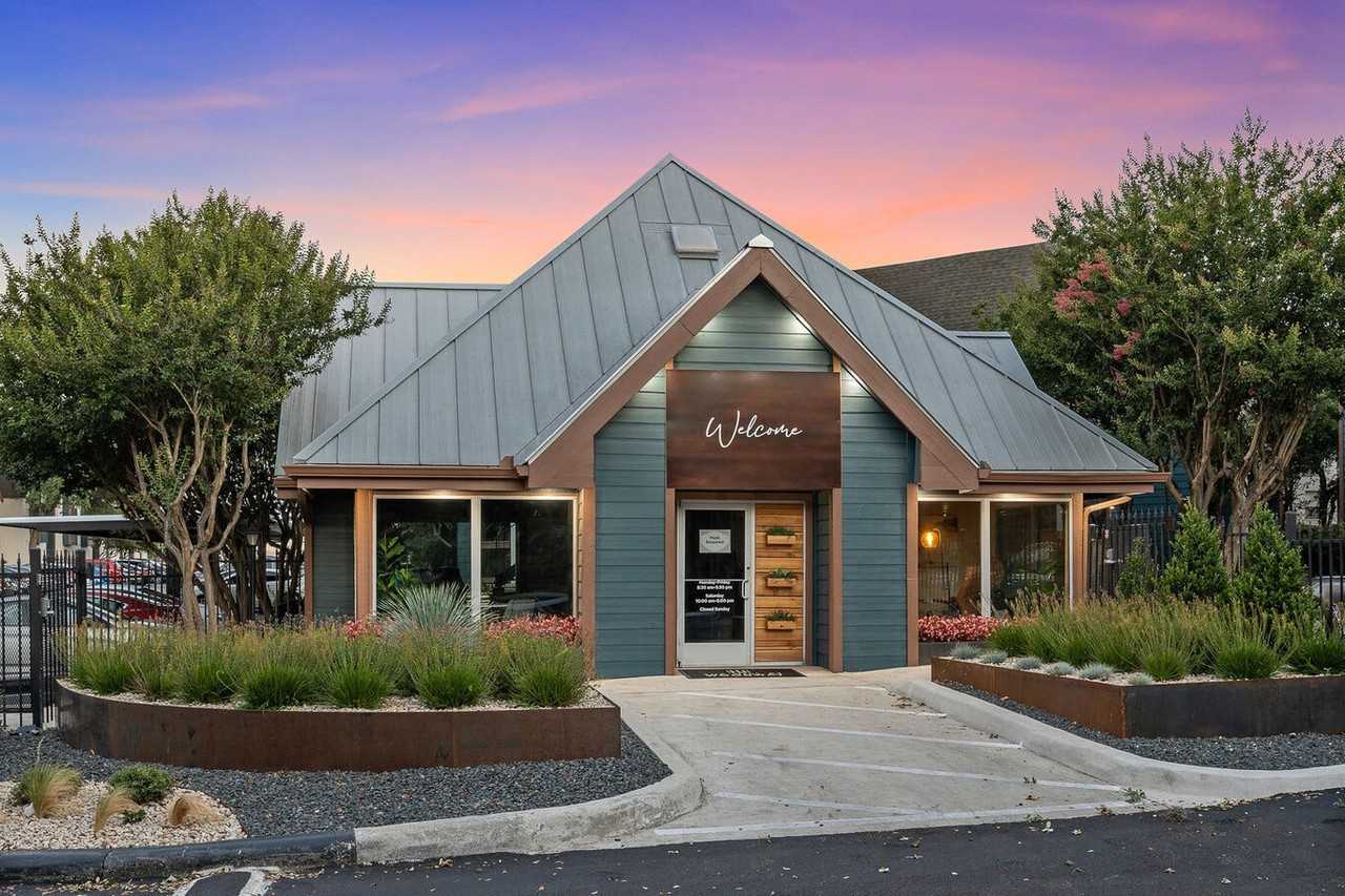 Hill at Woodway - Photo 2 of 42