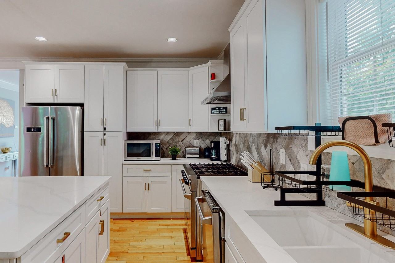 College St - Photo 4 of 11