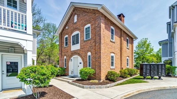 Hudson Place Apartments - Photo 7 of 10