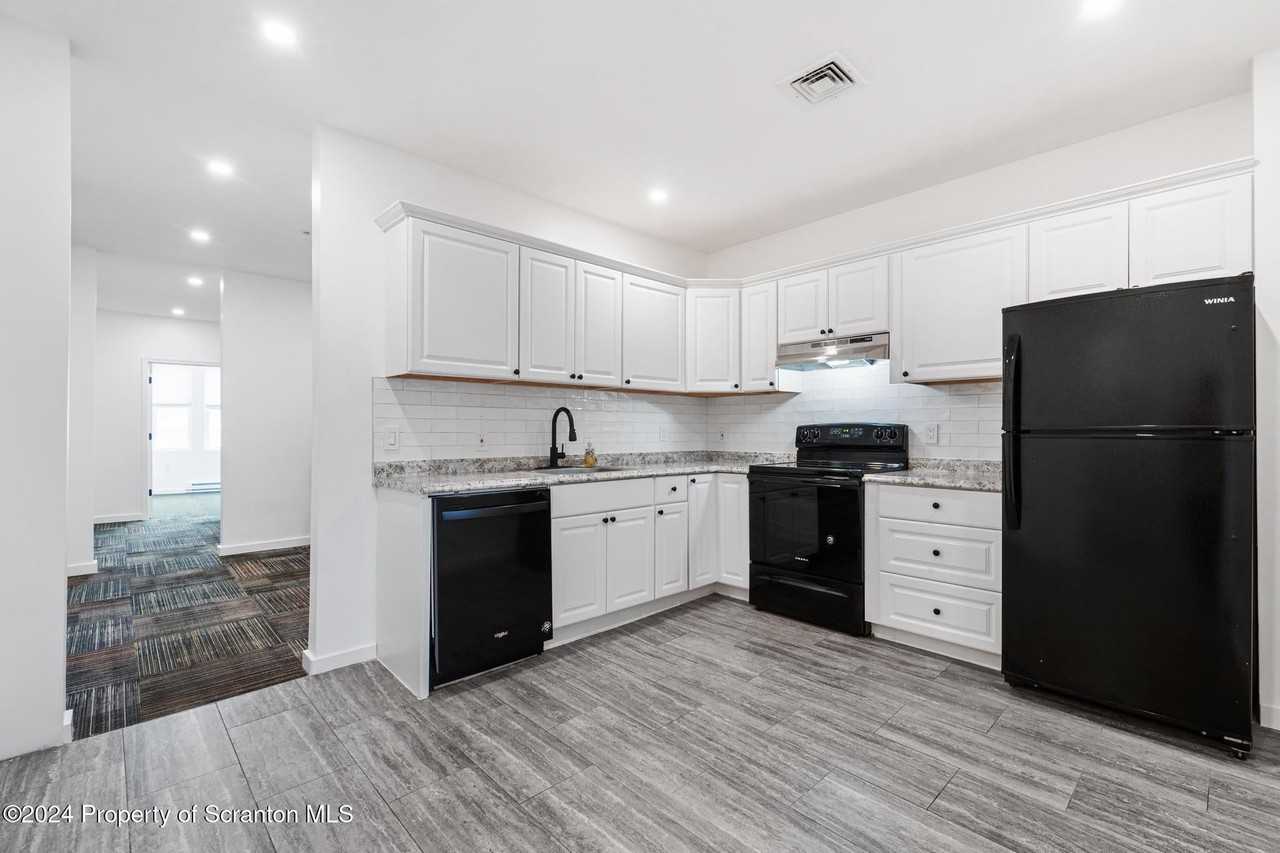 305 N Main Ave - Photo 2 of 22