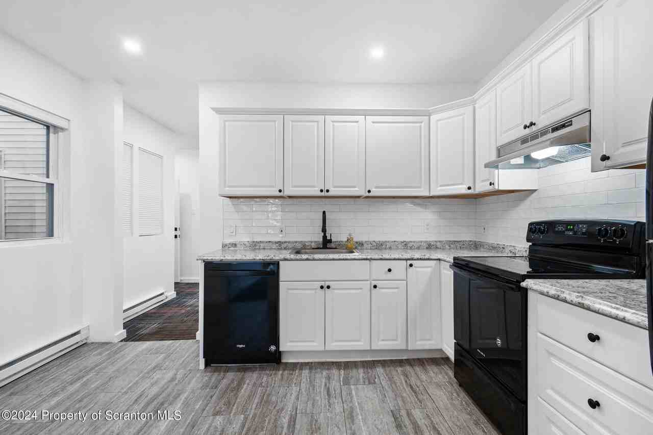 305 N Main Ave - Photo 3 of 22