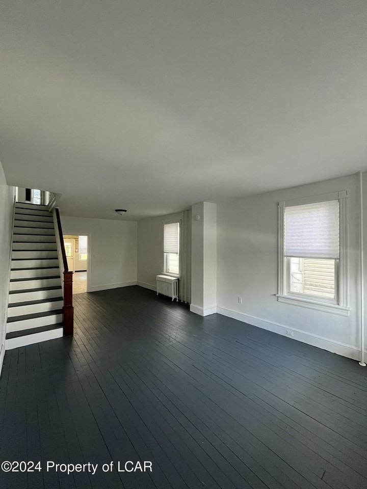 332 E Beech St - Photo 2 of 21