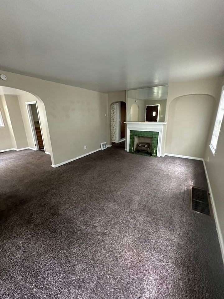 1517 South Ave - Photo 2 of 7