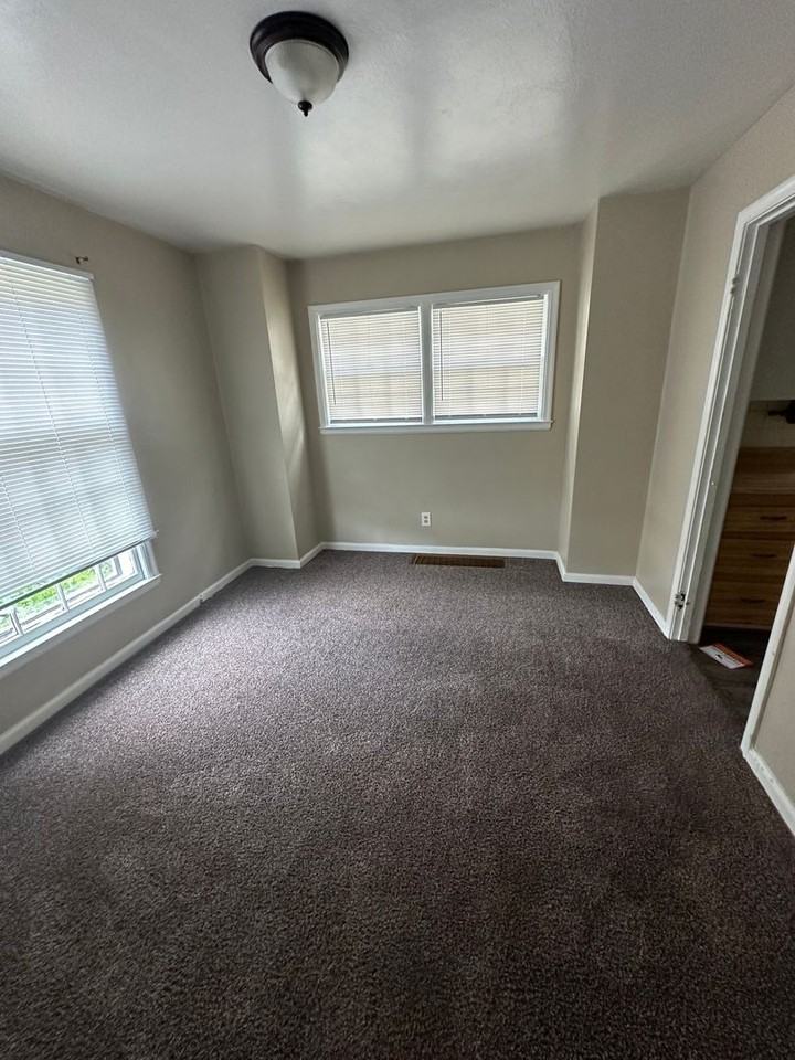 1517 South Ave - Photo 3 of 7