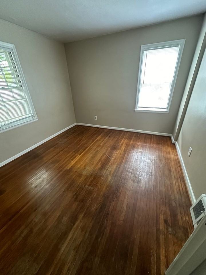 1517 South Ave - Photo 6 of 7