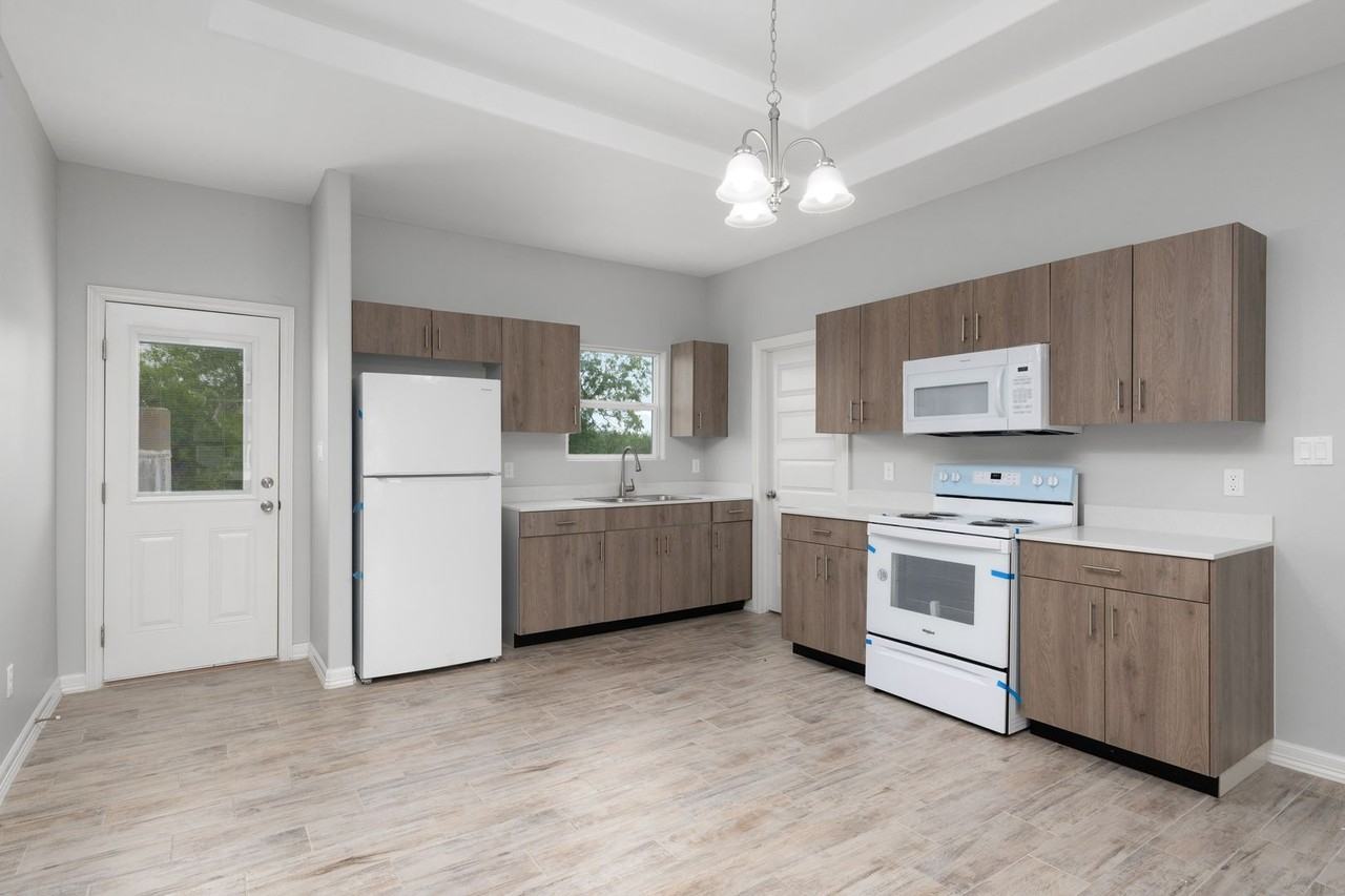 1510 Unity Dr - Photo 3 of 22