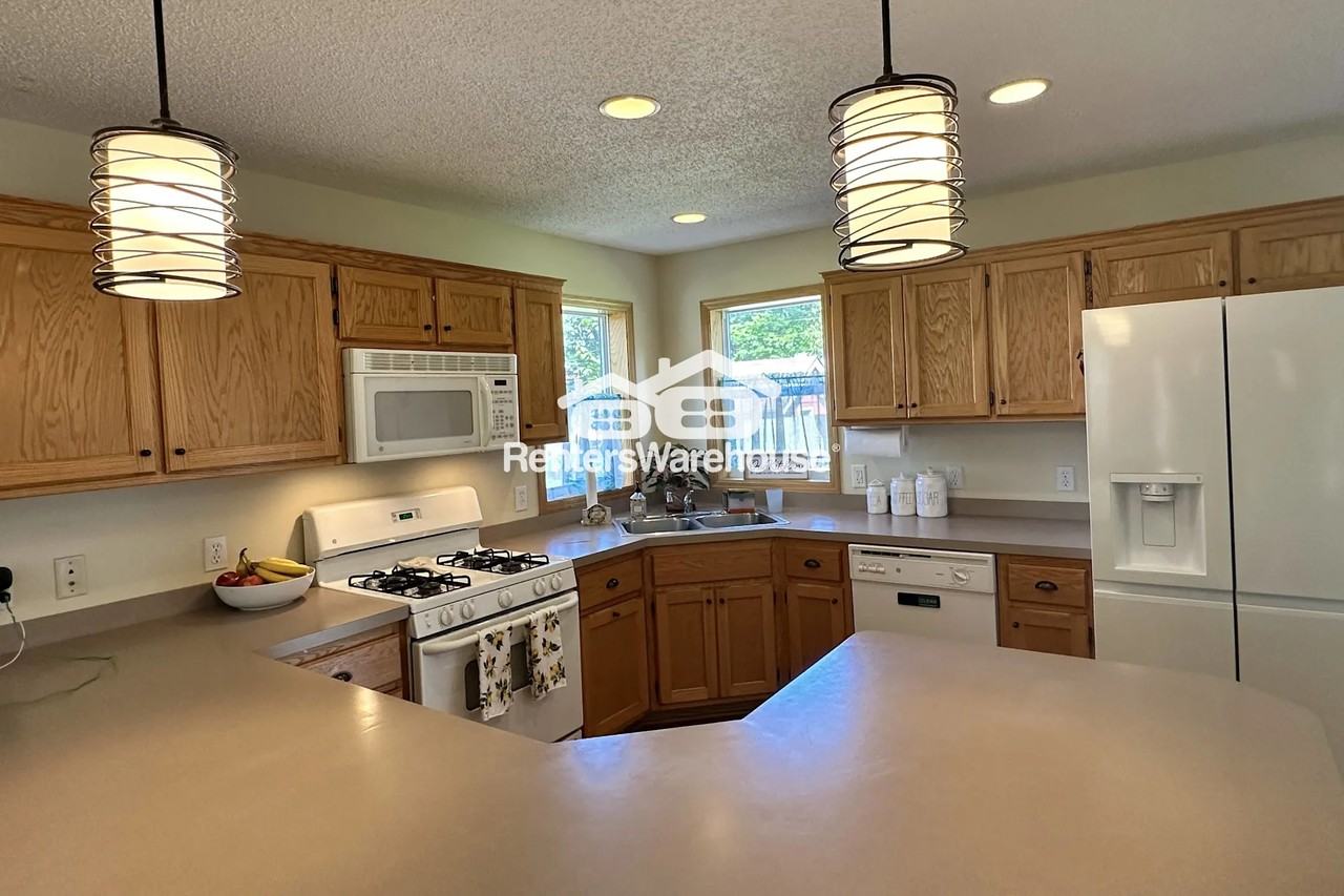 216 Birch Rd - Photo 2 of 33