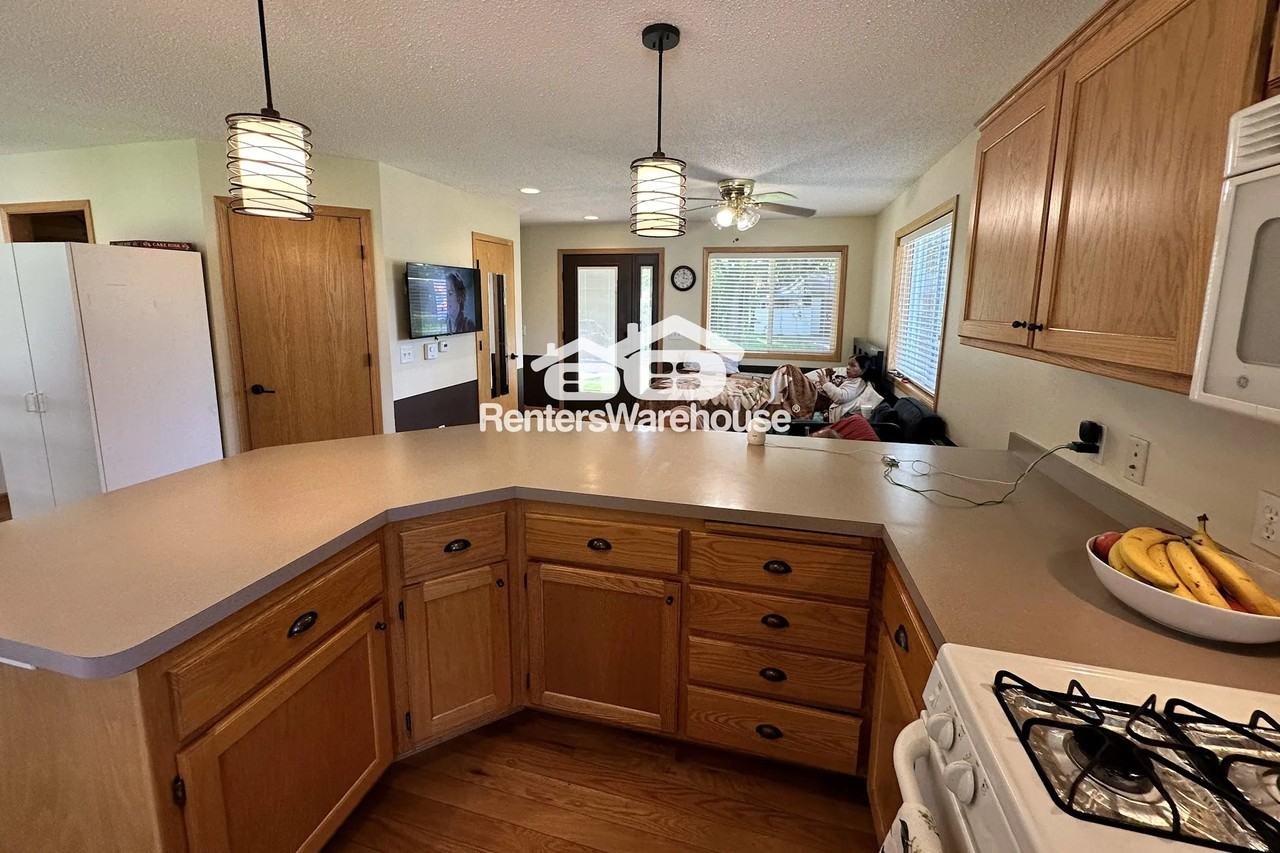 216 Birch Rd - Photo 3 of 33