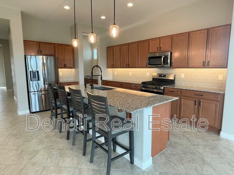 21046 E Mayberry Rd - Photo 3 of 32