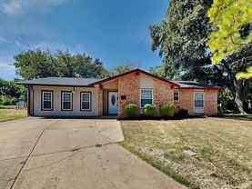 300 Newport Cir - Photo 1 of 1
