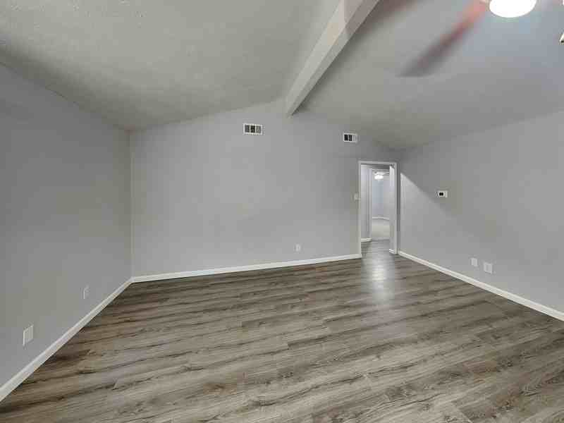 300 Newport Cir - Photo 4 of 17