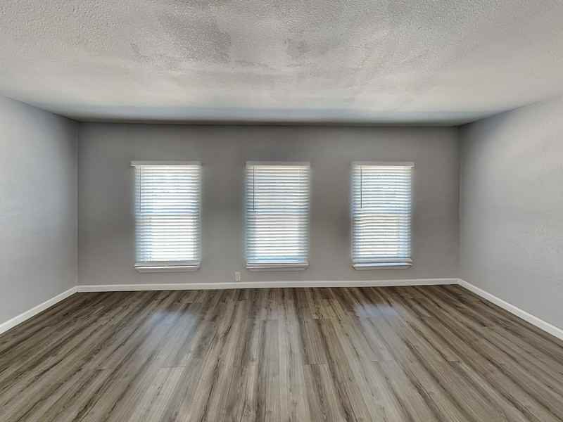 300 Newport Cir - Photo 5 of 17