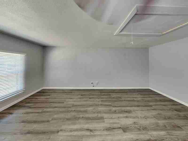 300 Newport Cir - Photo 6 of 17