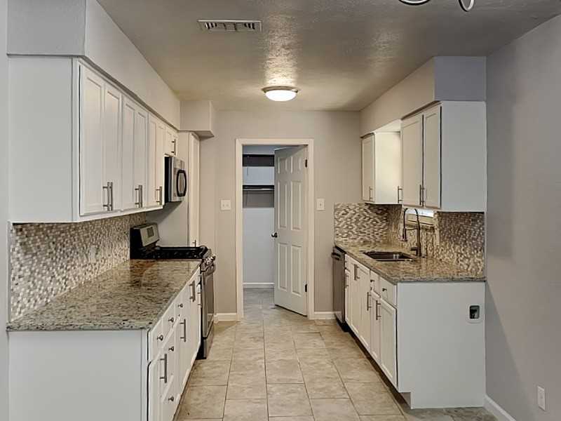 300 Newport Cir - Photo 7 of 17