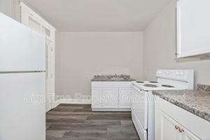 featured image of 220 Summit Ave #2F