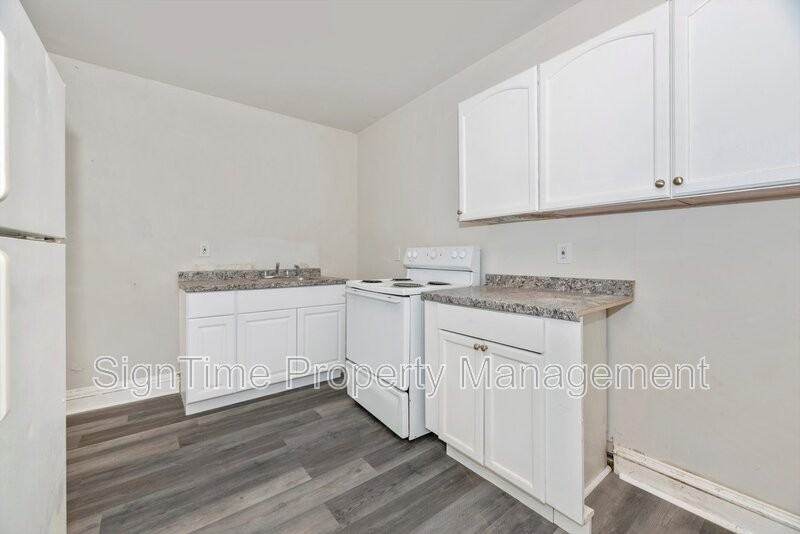 220 Summit Ave #2F - Photo 6 of 10