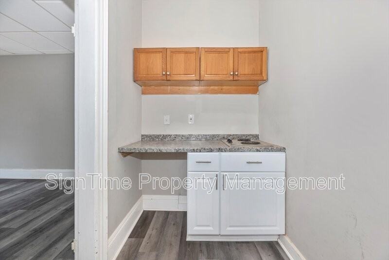 220 Summit Ave #2R - Photo 3 of 10