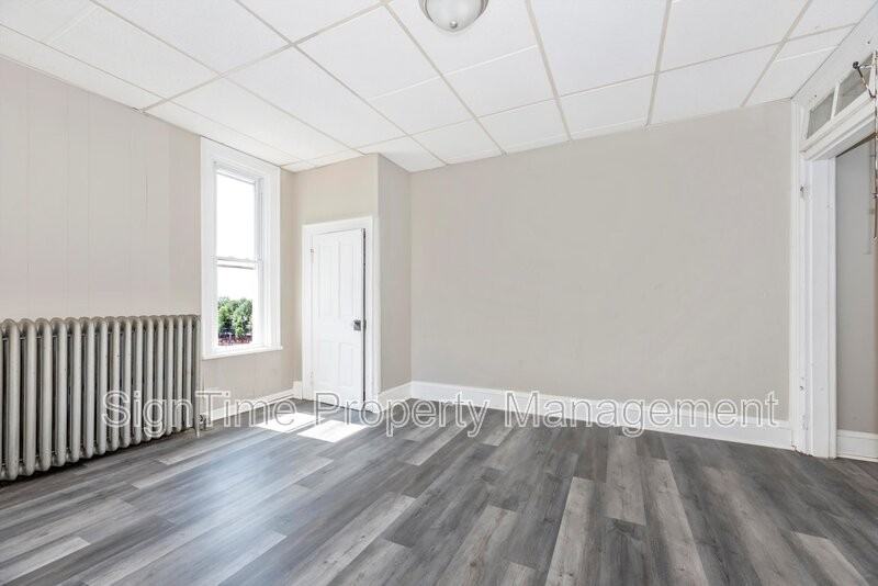 220 Summit Ave #2R - Photo 6 of 10