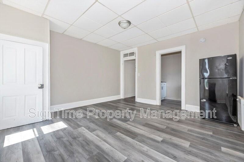 220 Summit Ave #2R - Photo 7 of 10