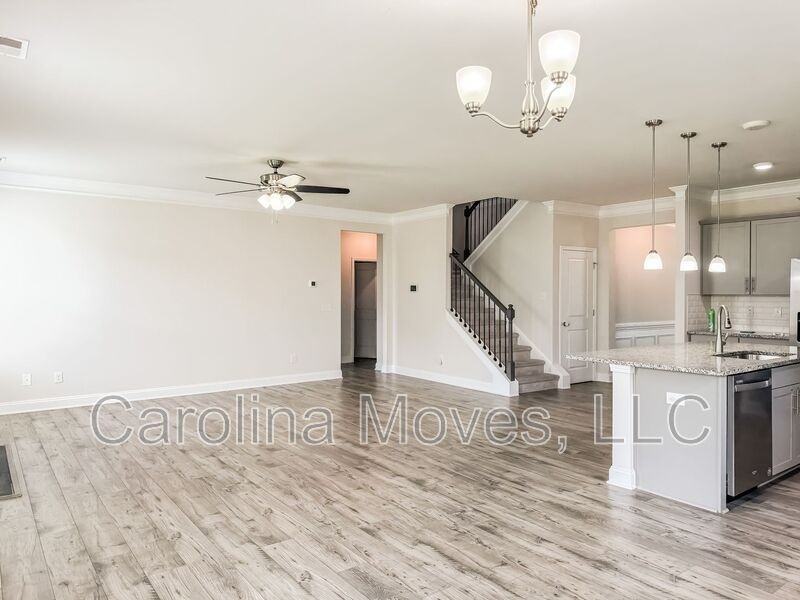 400 Raleighwood Ln - Photo 3 of 20