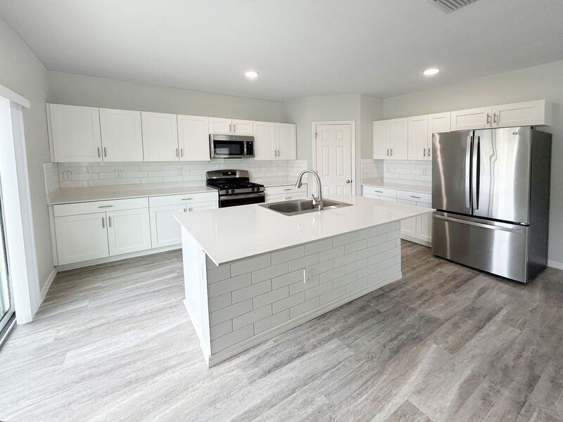 12982 Oak Hill Way - Photo 3 of 22