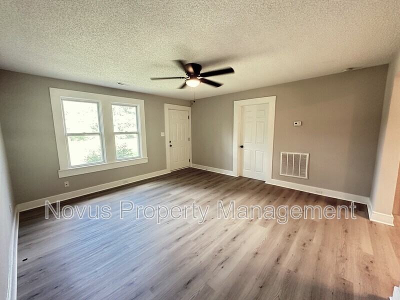 427 Adamson Ave - Photo 4 of 20