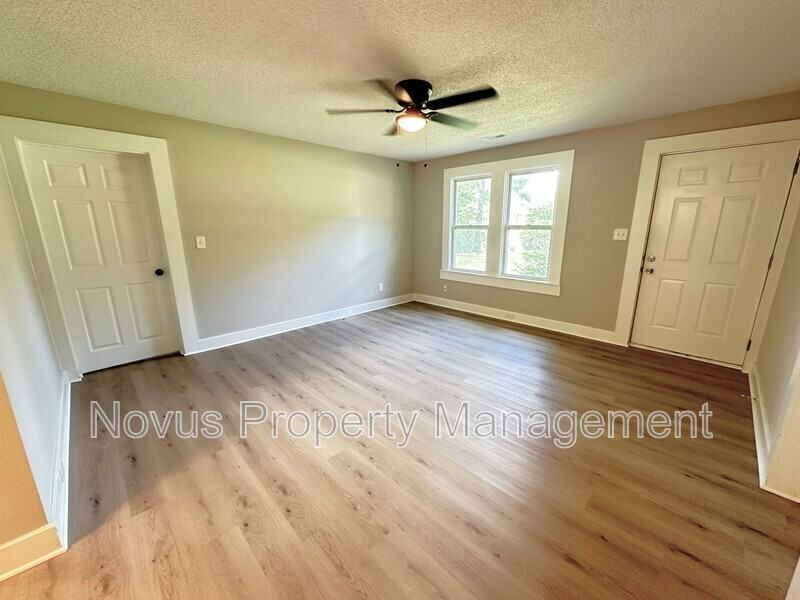 427 Adamson Ave - Photo 5 of 20