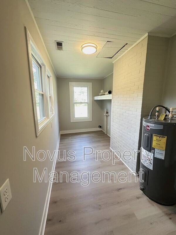427 Adamson Ave - Photo 6 of 20