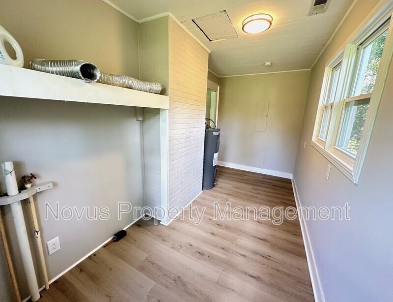 427 Adamson Ave - Photo 7 of 20