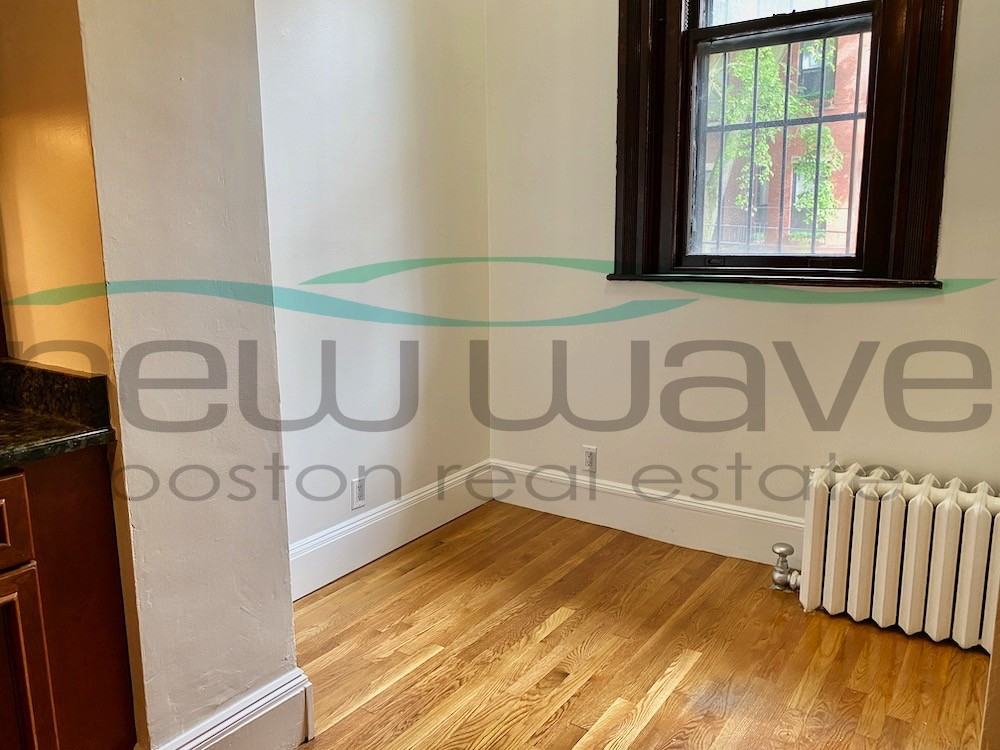 119 Commonwealth Ave #4 - Photo 4 of 9