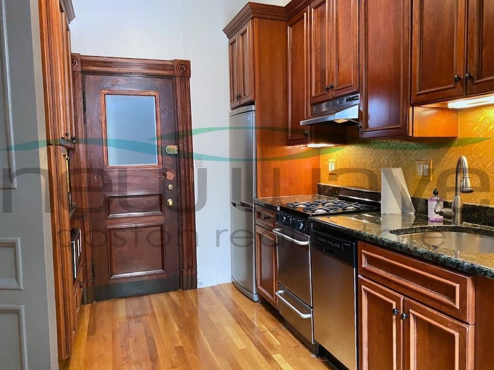 119 Commonwealth Ave #4 - Photo 7 of 9