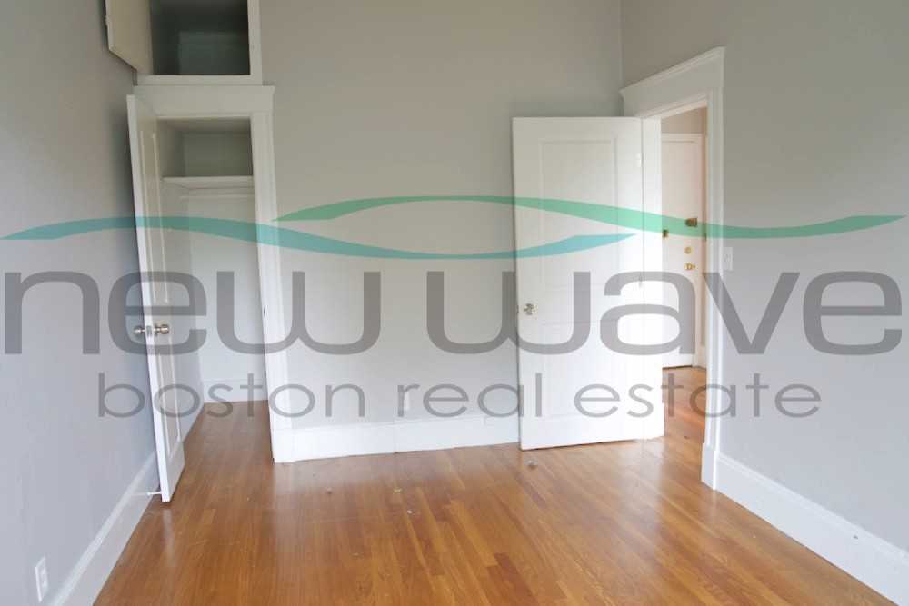 224 Commonwealth Ave #10 - Photo 5 of 7