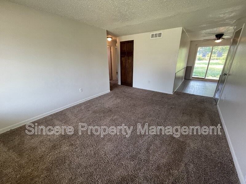 432 Nw 91st St - Photo 3 of 32