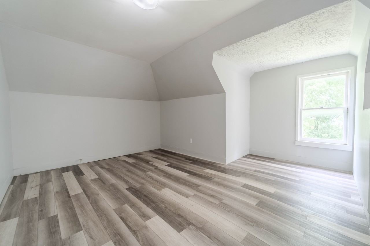 215 Park St - Photo 2 of 15