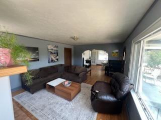 714 College Dr - Photo 3 of 21