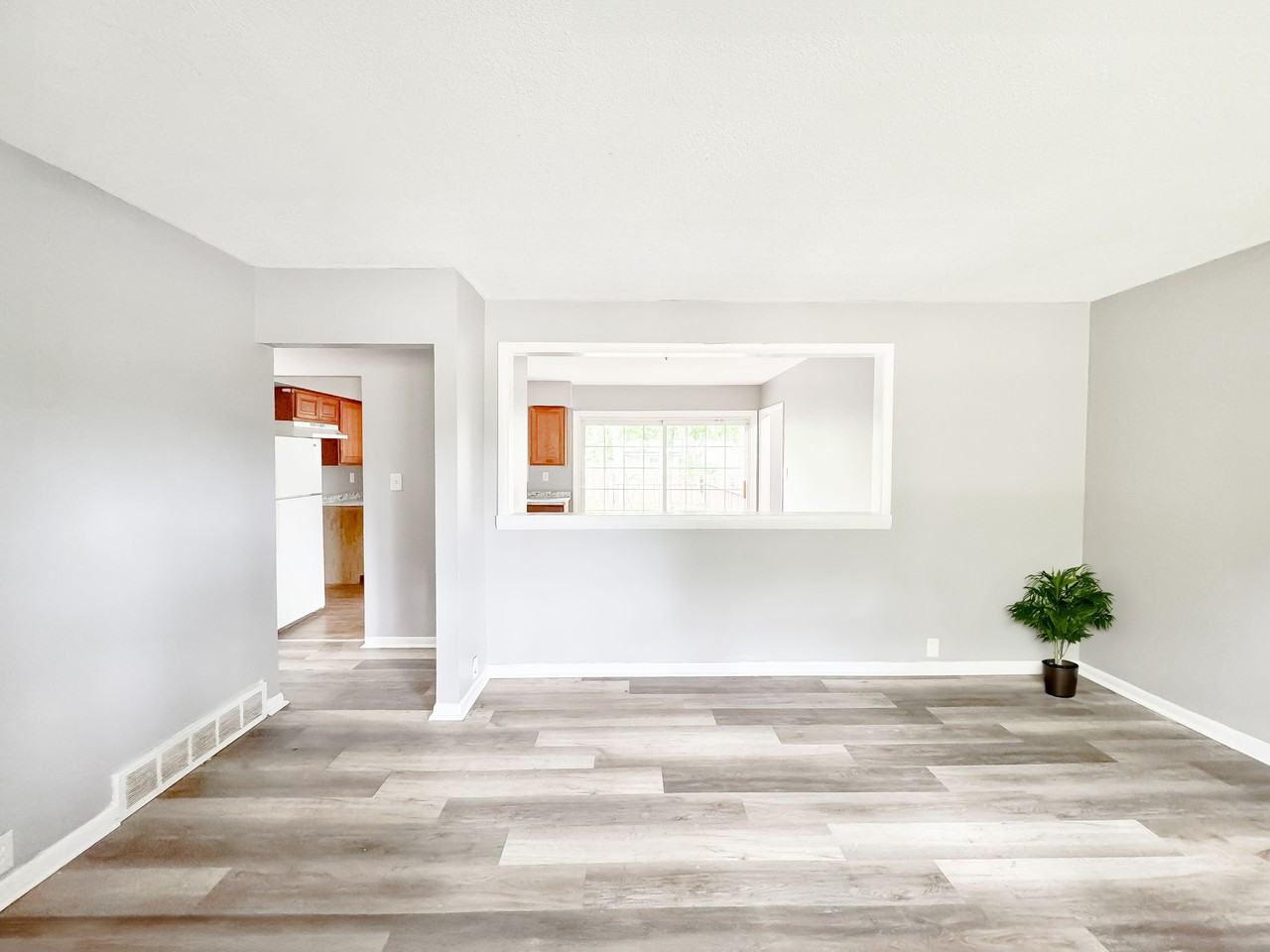 3116 Maywood Dr - Photo 2 of 23