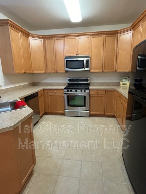 324 Sloan Ct #324 - Photo 3 of 10