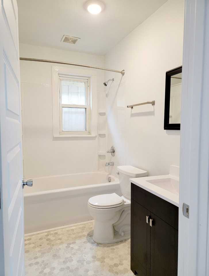 2824 W 3Rd St - Photo 3 of 9