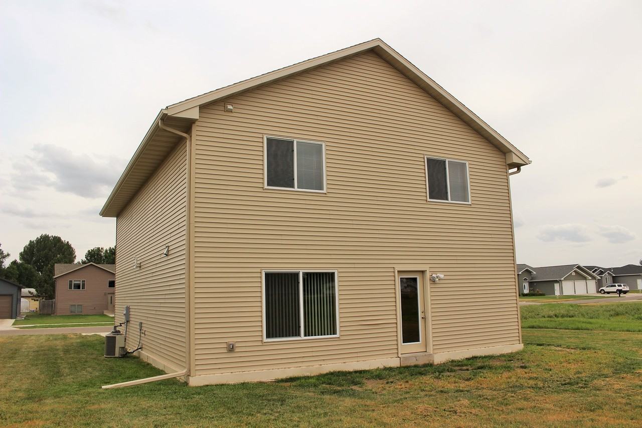2224 4th Ave Sw - Photo 2 of 12