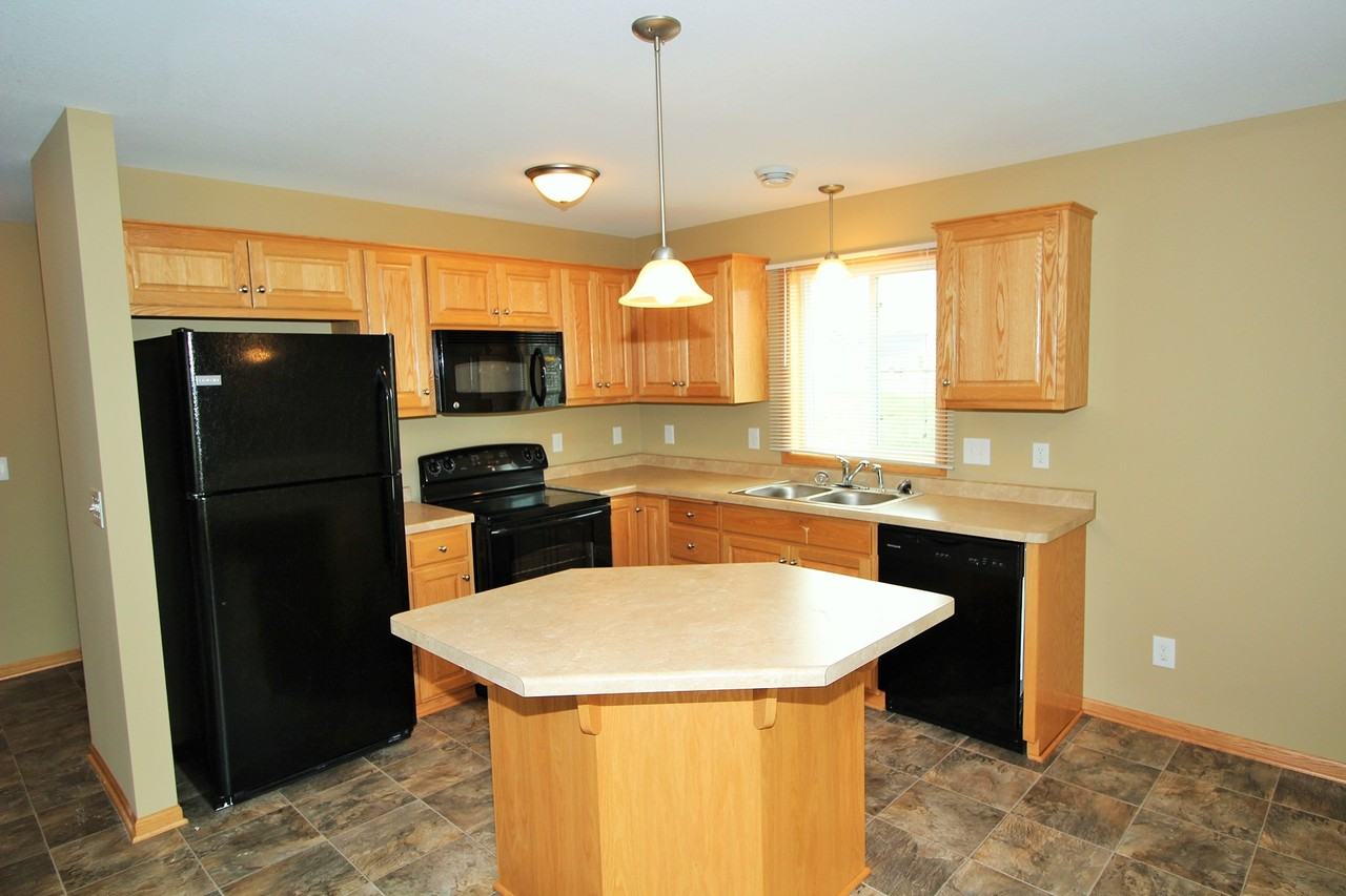 2224 4th Ave Sw - Photo 3 of 12