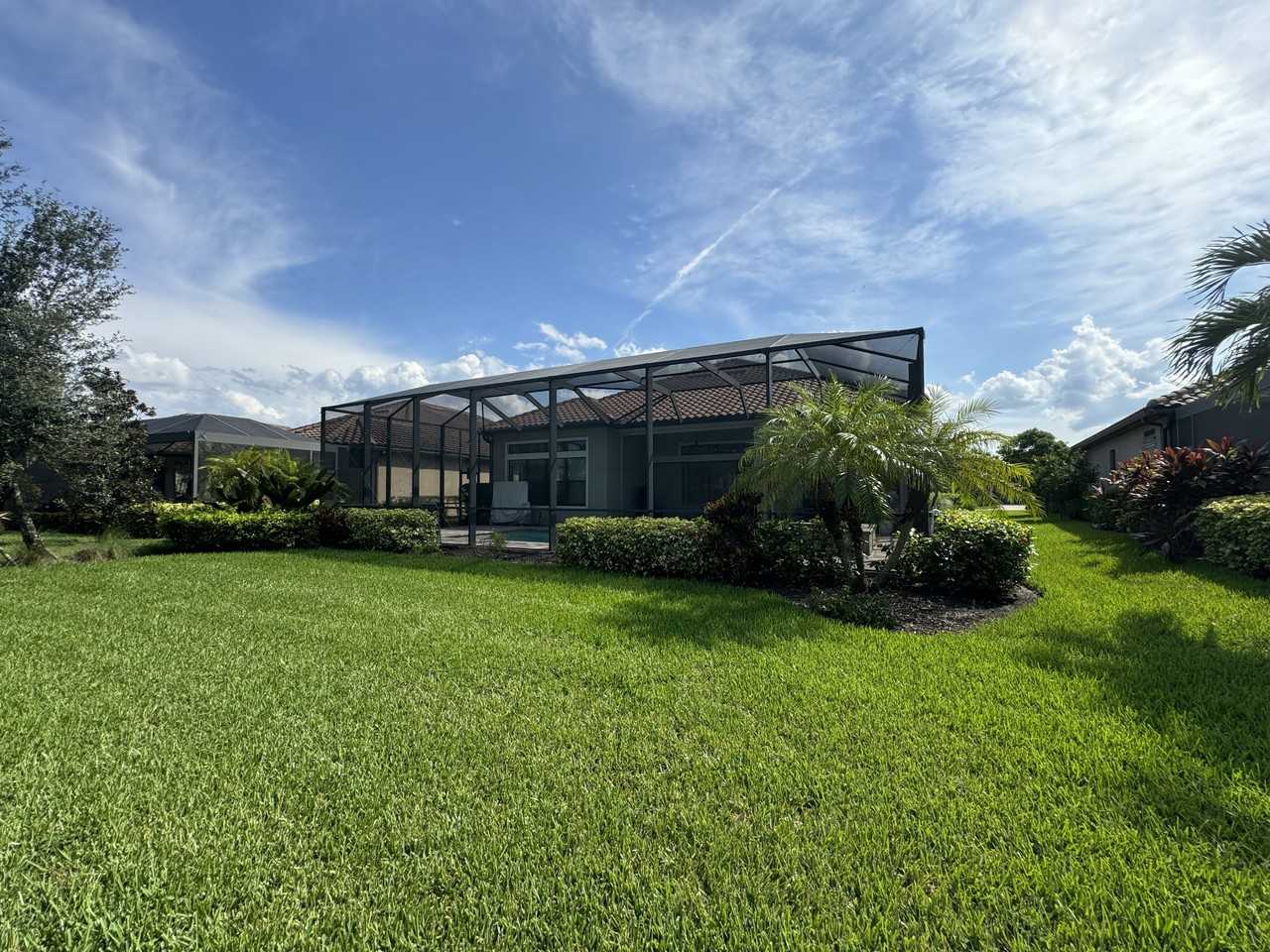 9262 Rialto Ln - Photo 4 of 48